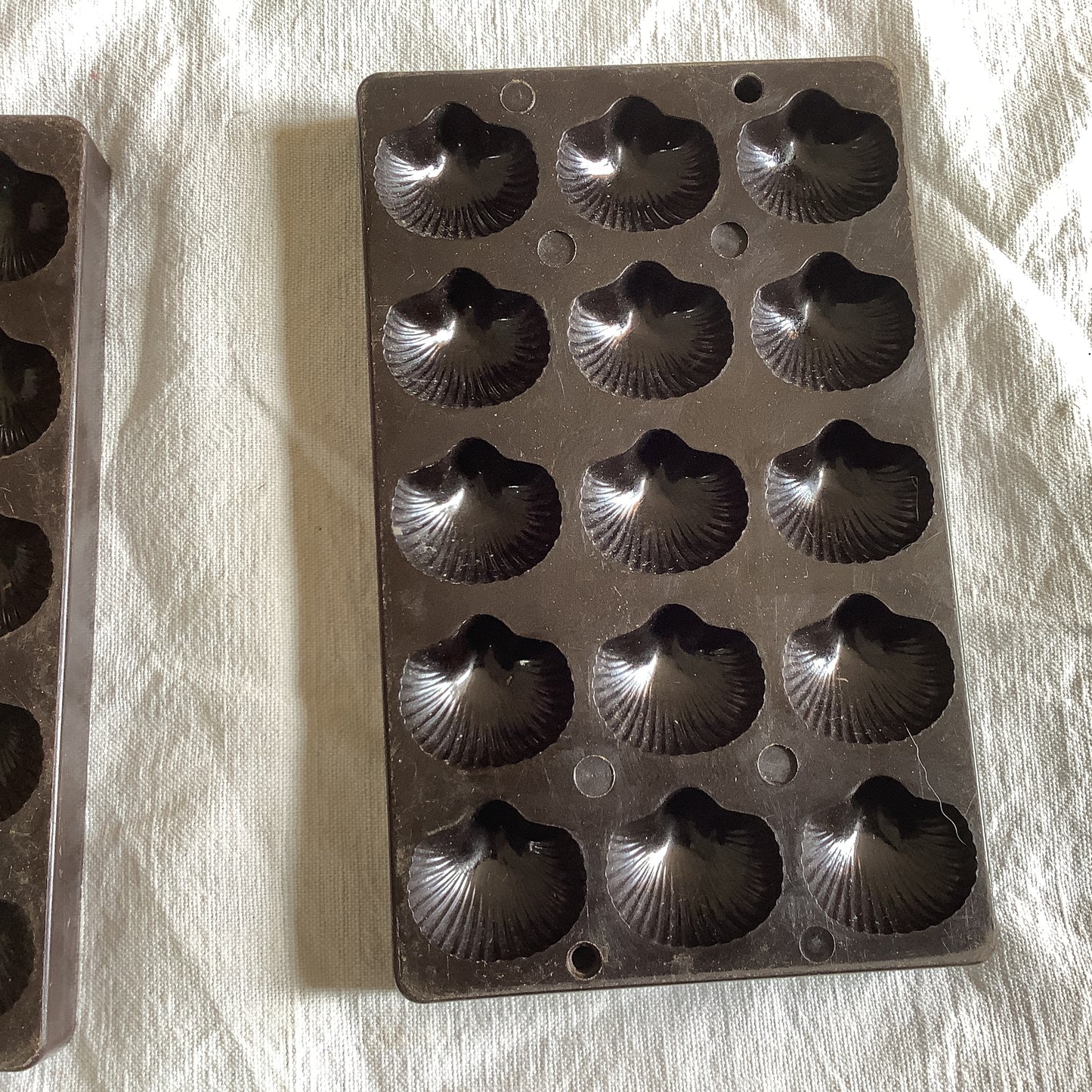 Antique Vintage 1940s chocolate candy Sea Shell shaped mould / mold Bakelite cast mould / mold made in a France (02)