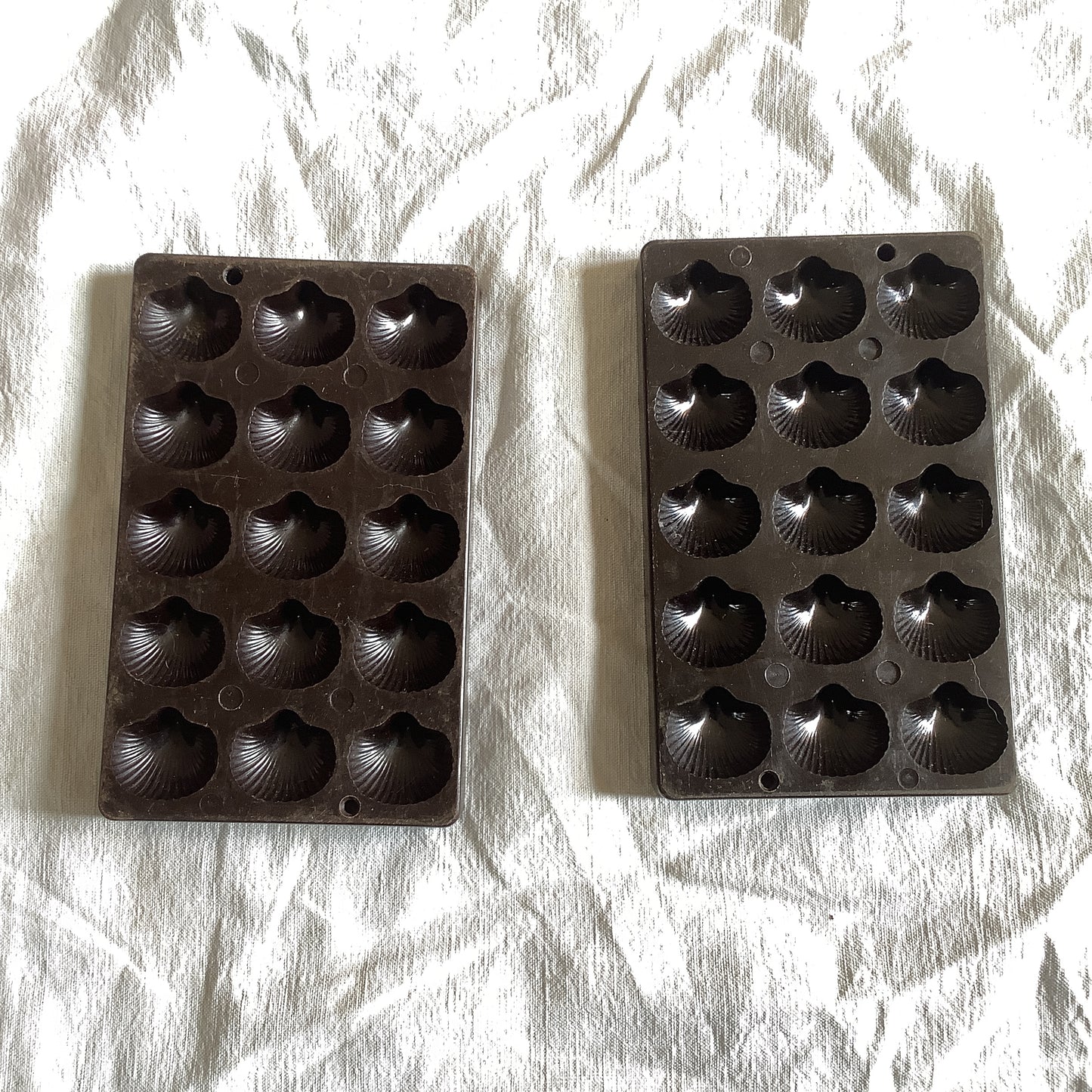 Antique Vintage 1940s chocolate candy Sea Shell shaped mould / mold Bakelite cast mould / mold made in a France (02)