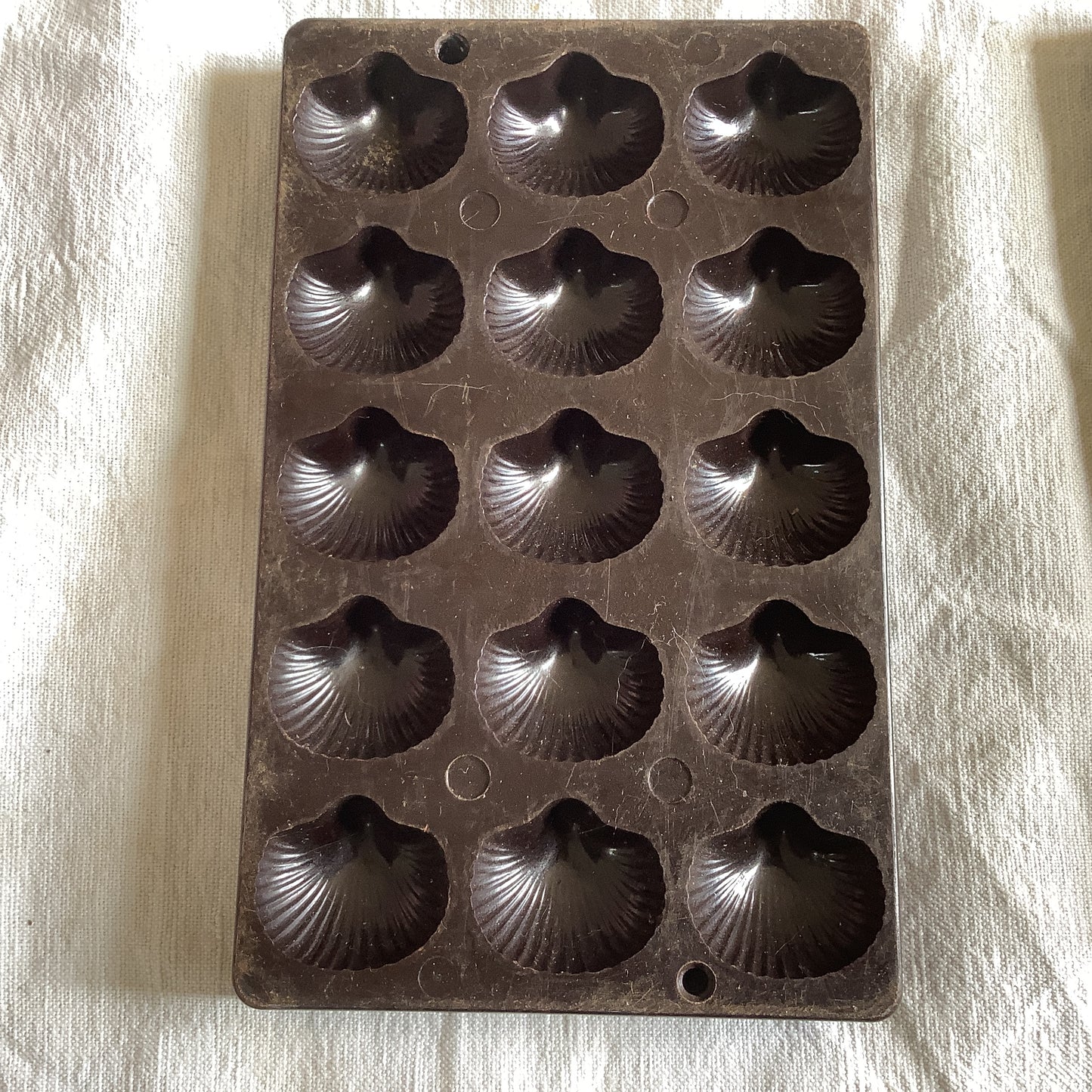 Antique Vintage 1940s chocolate candy Sea Shell shaped mould / mold Bakelite cast mould / mold made in a France (02)