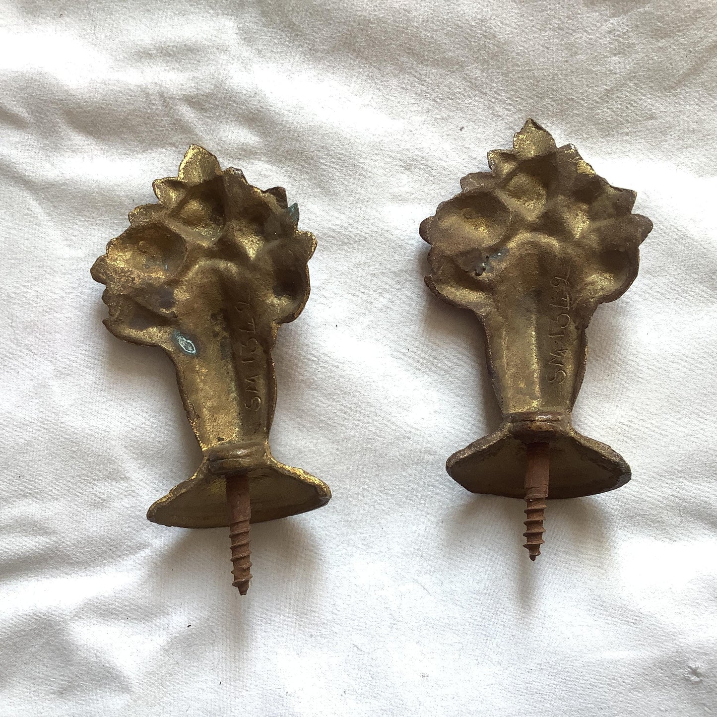 Embouts de tringle à rideau antiques en laiton doré et bronze doré des années 1900 Fabriqués en France Fleurs