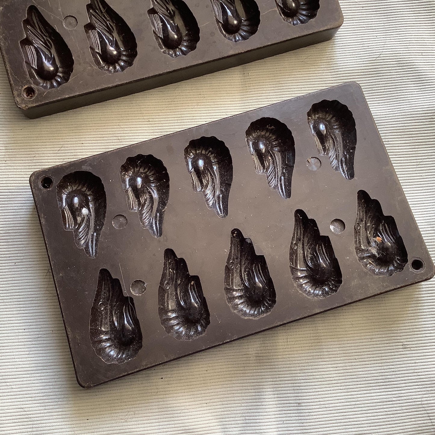 Antique Vintage 1940s chocolate candy Shell shaped mould / mold Bakelite cast mould / mold made in a France (01)