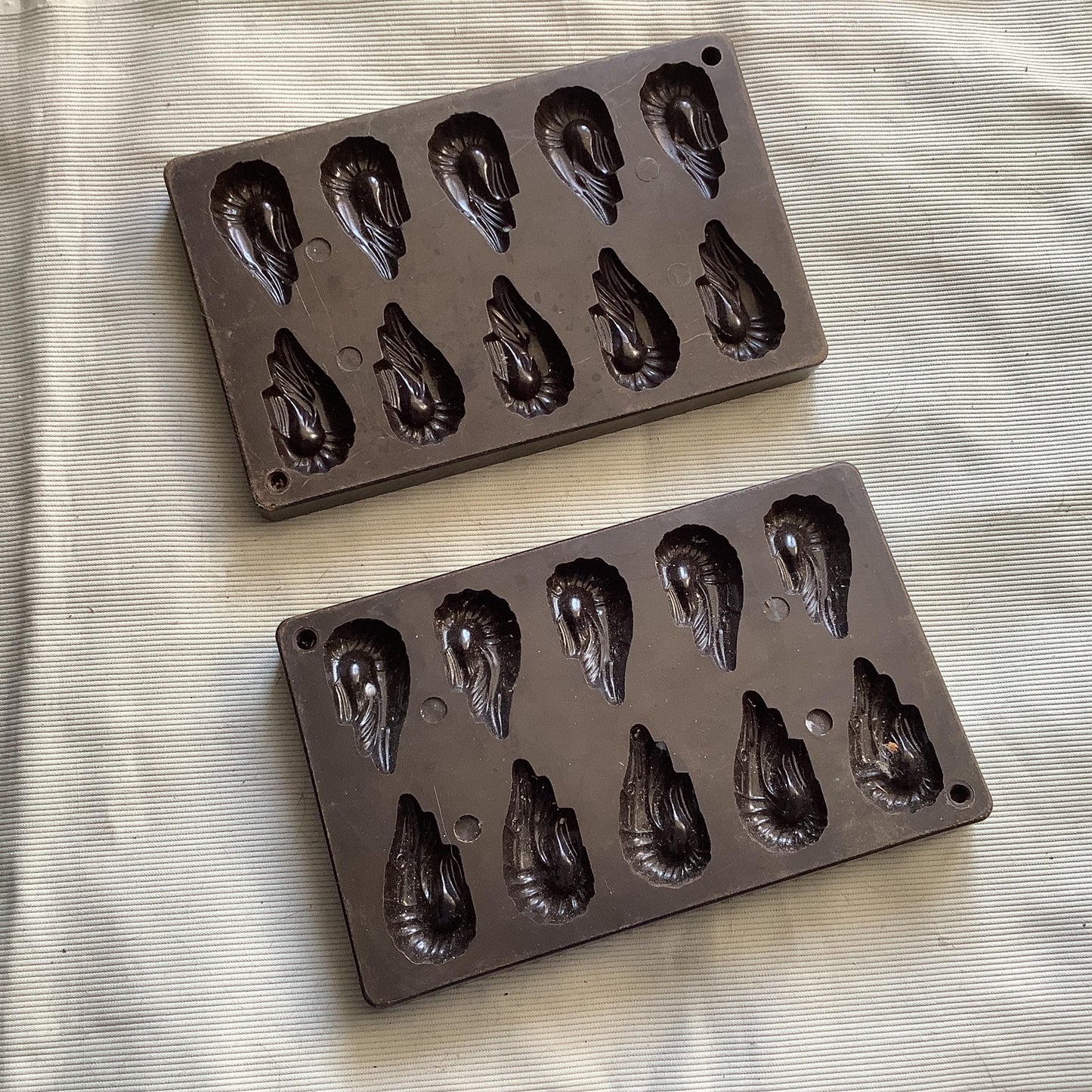 Antique Vintage 1940s chocolate candy Shell shaped mould / mold Bakelite cast mould / mold made in a France (01)