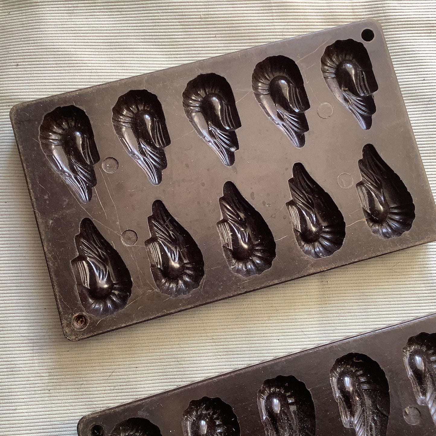 Antique Vintage 1940s chocolate candy Shell shaped mould / mold Bakelite cast mould / mold made in a France (01)