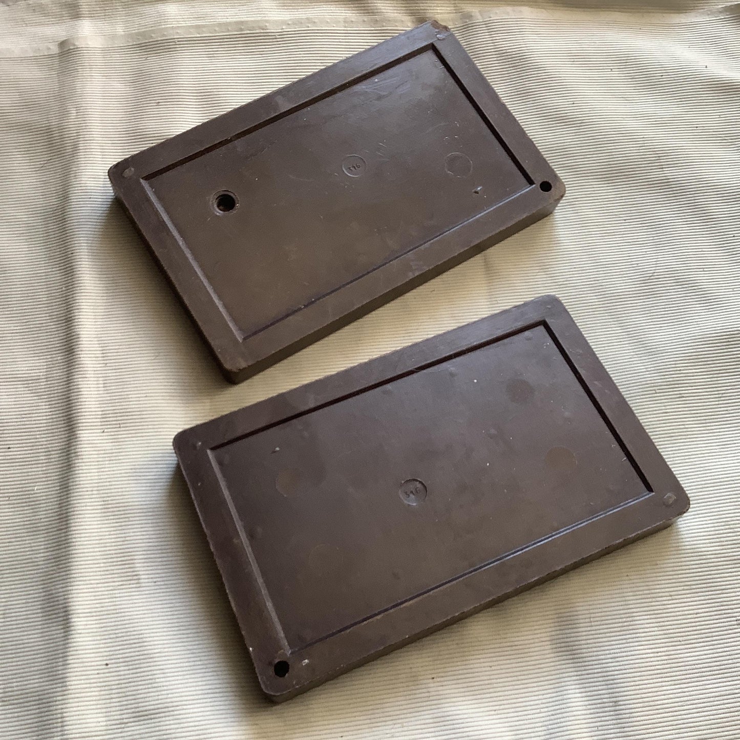 Antique Vintage 1940s chocolate candy Shell shaped mould / mold Bakelite cast mould / mold made in a France (01)