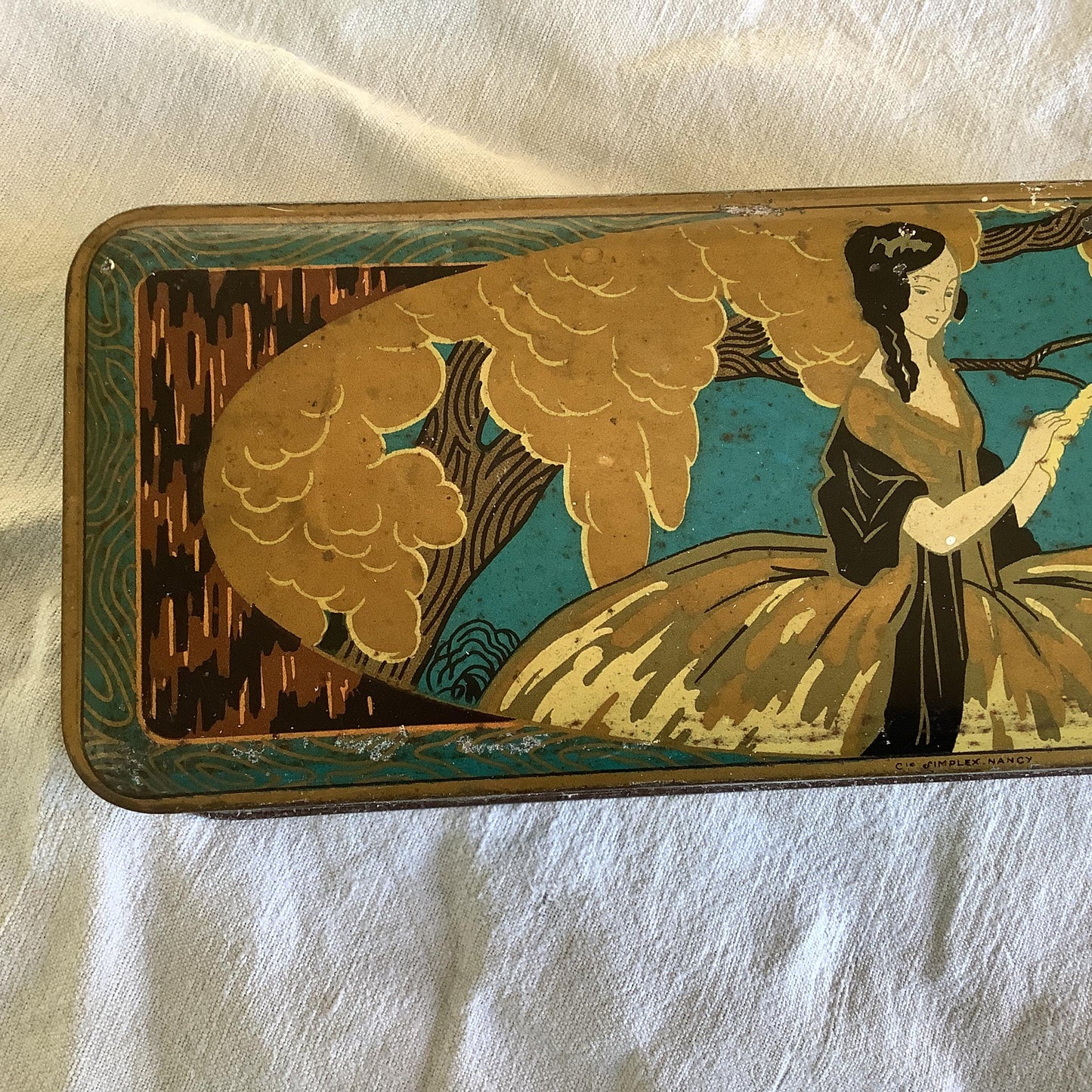 Vintage 1920s Tin Box ‘Made in France’ Lady with gloves