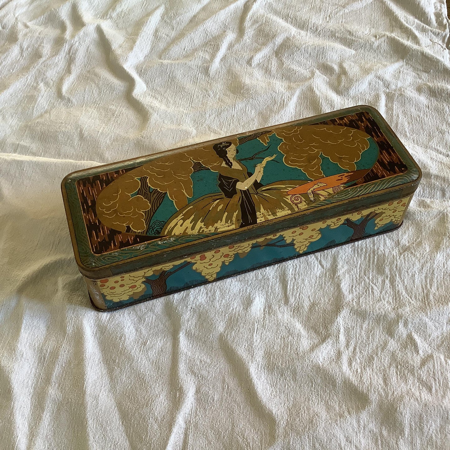 Vintage 1920s Tin Box ‘Made in France’ Lady with gloves