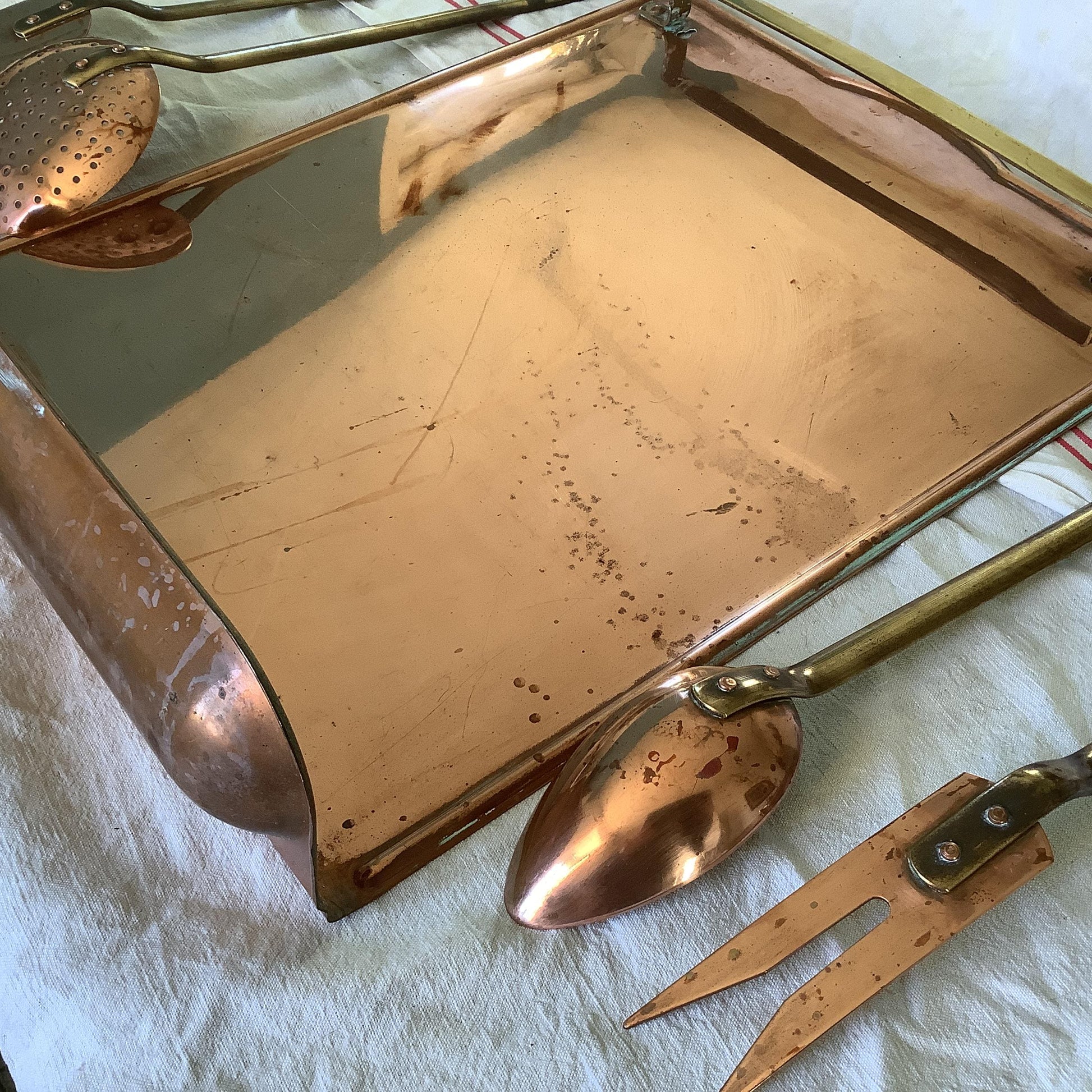 Vintage 1940s set of four copper cooking utensils, brass handles and copper rivets, display wall mounted drain stand made in France