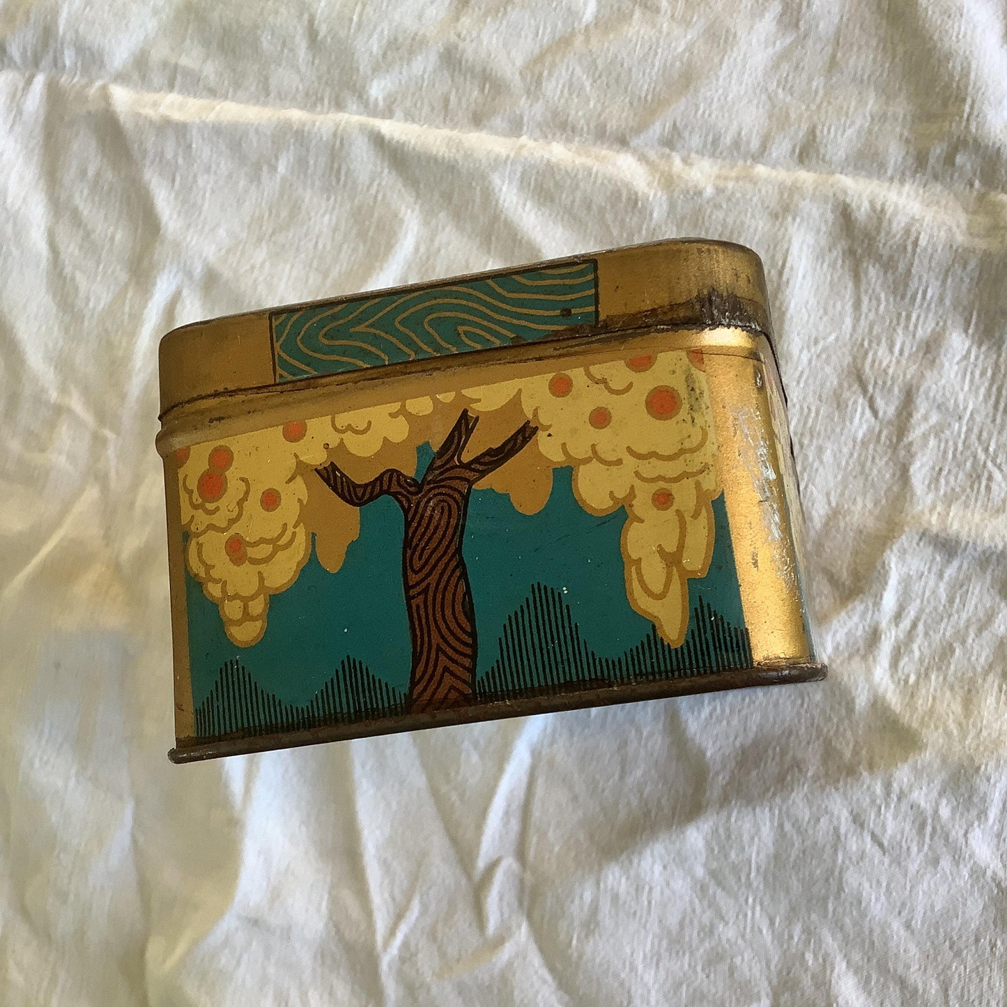 Vintage 1920s Tin Box ‘Made in France’ Lady with gloves